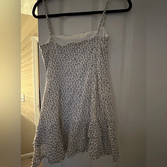 Princess Polly ‘Geni Mini Dress’ White and Navy Floral Mini Dress - Picture 2 of 3